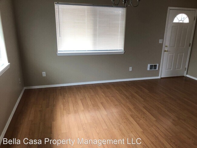 Foto del edificio - 3 br, 1.5 bath House - 205 NE Blair St.