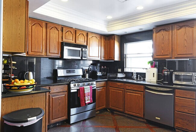 Foto del edificio - 4641 W 162nd St