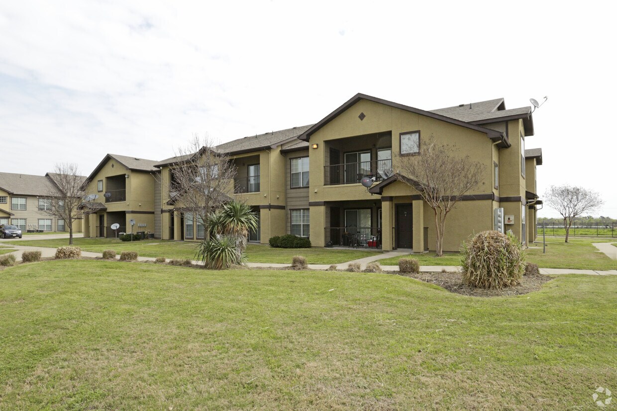 The Hamlins at Cedar Lake Apartments Kemp, TX