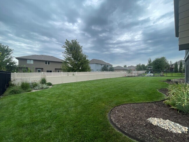 Building Photo - Home For Rent Papillion