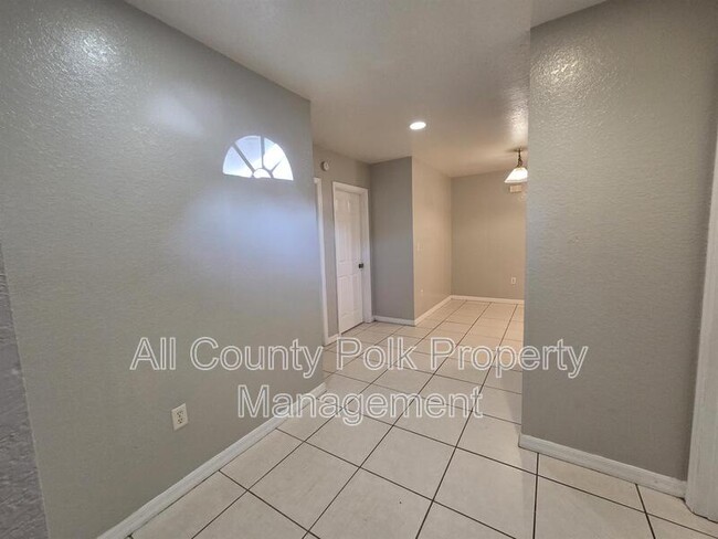 Building Photo - 2934 Skyview Dr