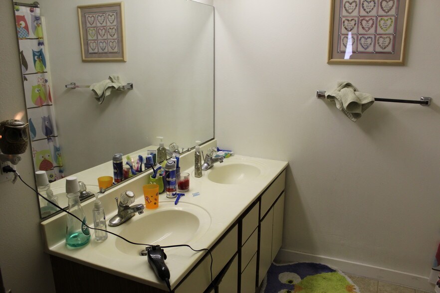 Bathroom Fixtures Janesville Wi 2016 kellogg ave janesville, wi 53546 rentals - janesville, wi Bathroom Fixtures Janesville Wi 2016 kellogg ave janesville, wi 53546 rentals - janesville, wi