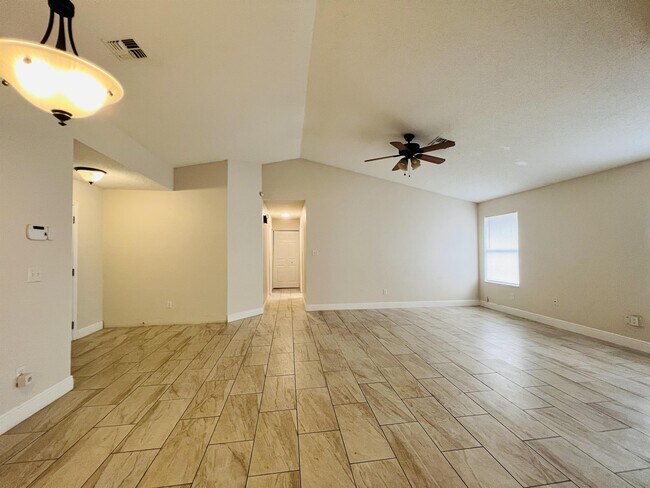 Foto del edificio - 612 Sherwood Oaks Cir