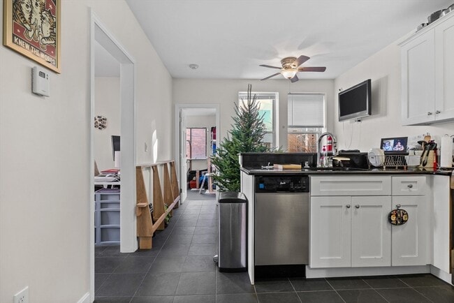 Building Photo - 149 Cottage St