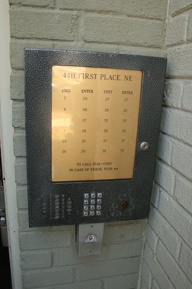 Foto del edificio - 4411 1st Pl NE