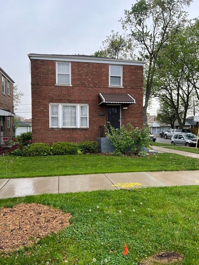 Primary Photo - 5200 S Hamlin Ave