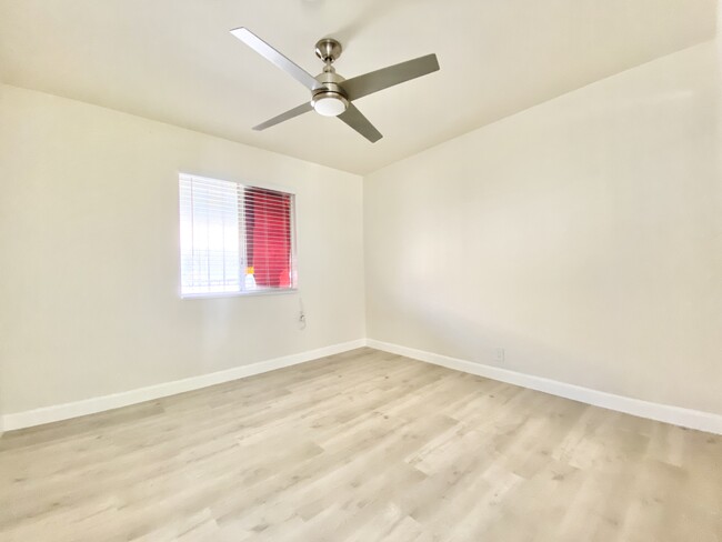 Foto del edificio - 927 E 108th St