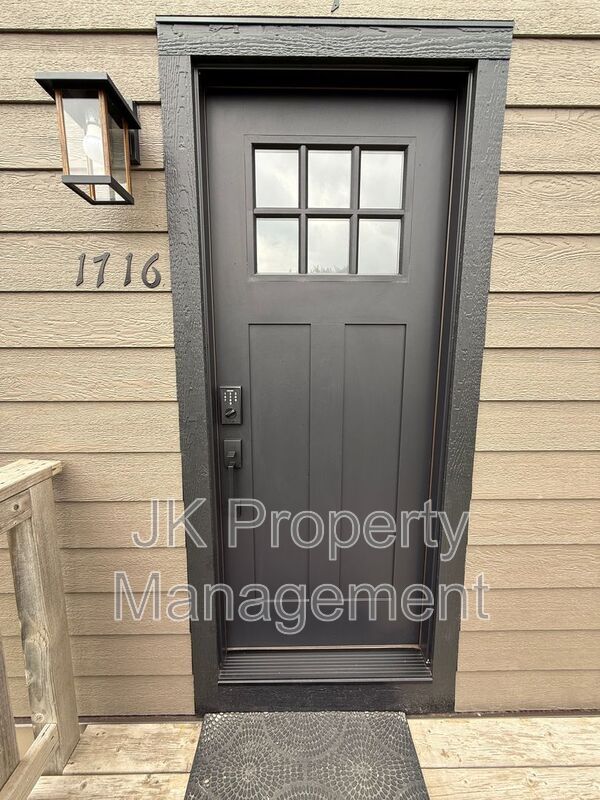 Foto del edificio - 1716 6th St NW