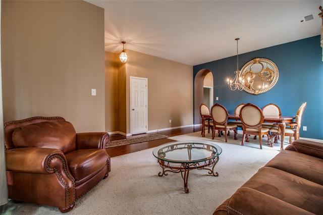 Foto del edificio - 6219 Holly Crest Ln