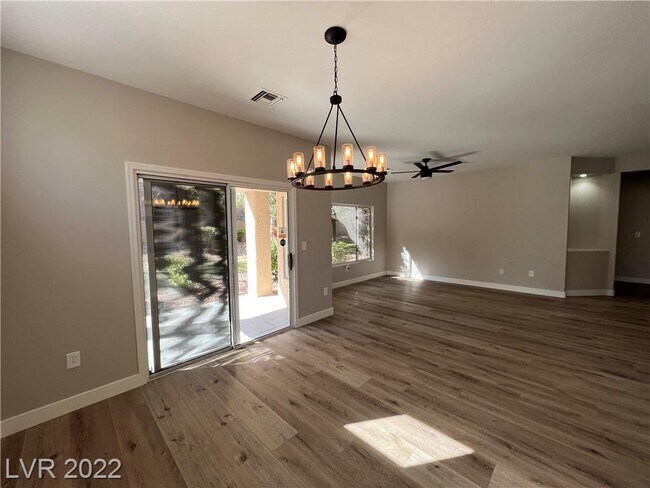 Foto del edificio - 2353 Scotch Lake St