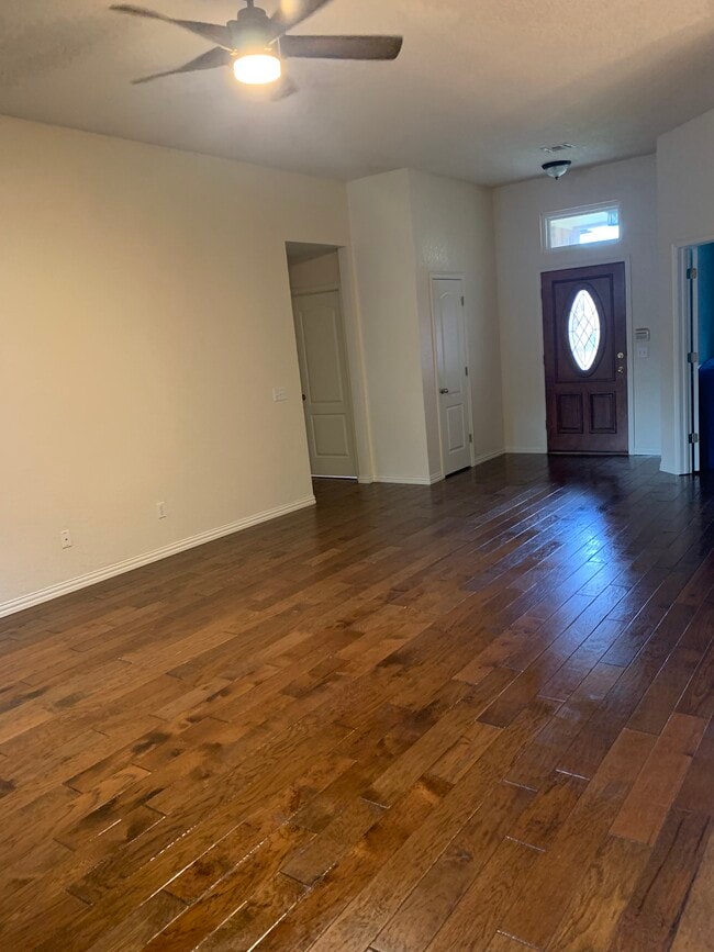 Fresh paint in living room and hallways. - 4517 Newport Dr