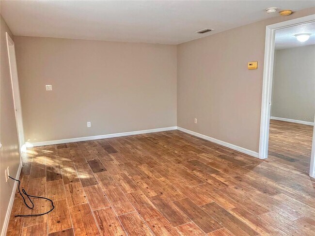 Foto del edificio - 5880 Colonial Dr