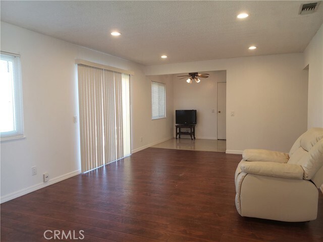 Foto del edificio - 421 W Blaine St