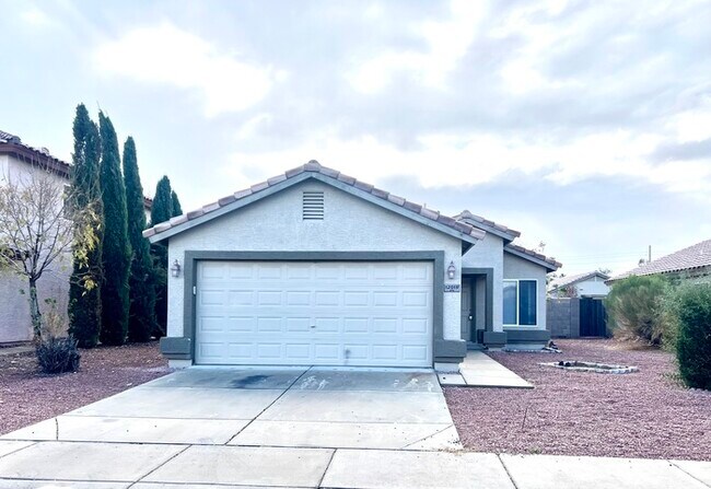 Building Photo - $650 OFF MOVE-IN COSTS!!! MOVE IN READY!