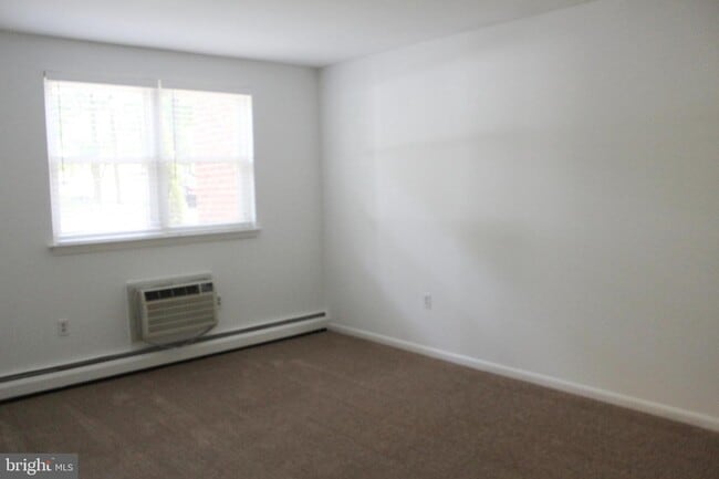 Building Photo - 333 Lacey Ave