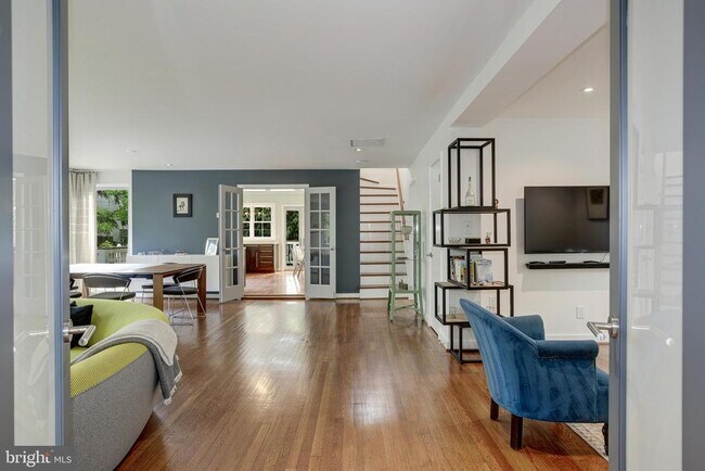 Foto del edificio - 4348 River Rd NW