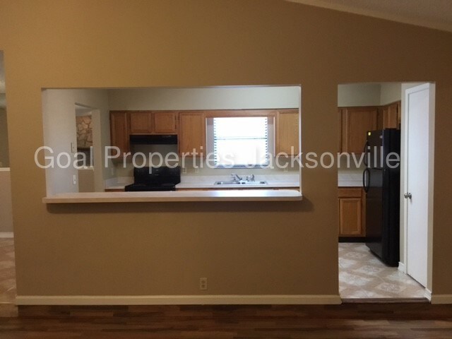 Foto del edificio - 6235 Cranberry Ln E