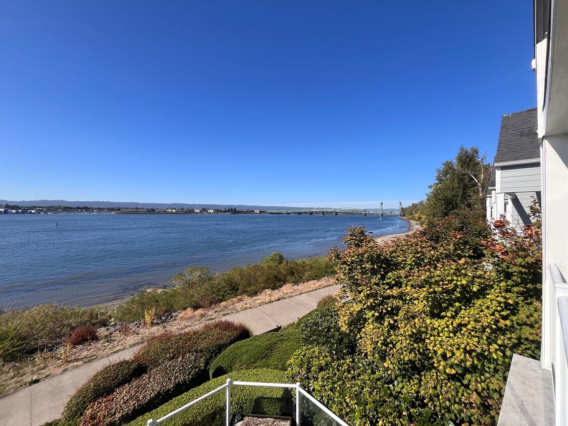 Primary Photo - STUNNING 3 bed 2.5 bath Condo on the Colum...