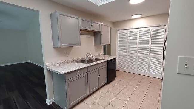 Building Photo - Chisle Run- 2 bedrooms and 1.5 bathrooms