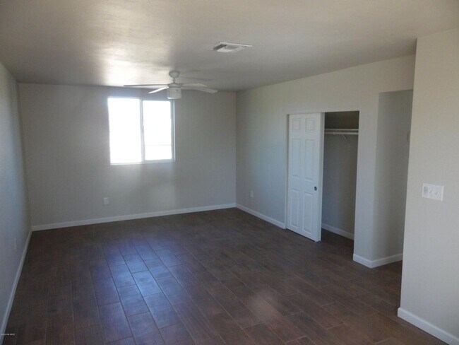 Building Photo - Central 1 bedroom Guesthouse
