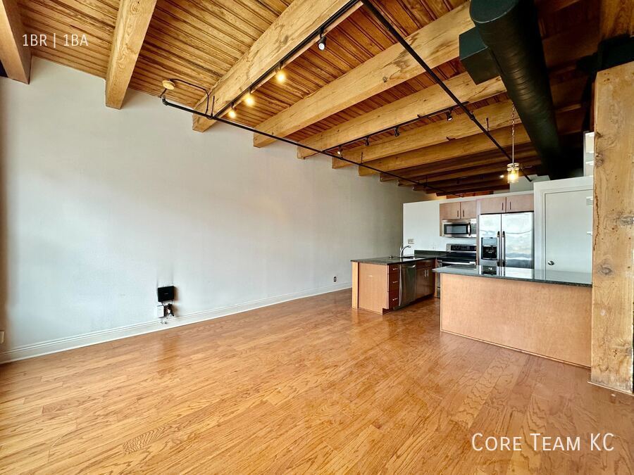 Primary Photo - 706 Broadway Blvd