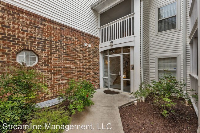 Building Photo - 2 br, 2 bath House - 6600 Lake Park Dr 3C