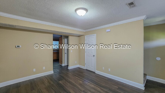 Building Photo - 2 BR / 1.5 with STORAGE in Rossville.  Come View today!!  Move in special! 1/2 off the first mont...