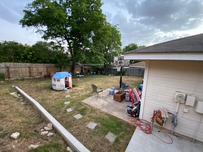 Foto del edificio - 9606 Wildwood Ridge