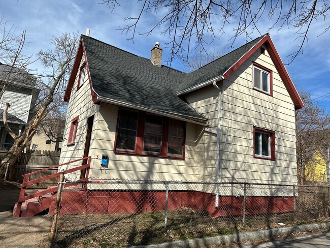 Foto del edificio - YUO WILL FALL IN LOVE WITH THIS COZY HOME !!!