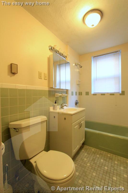 Building Photo - 402 Highland Ave