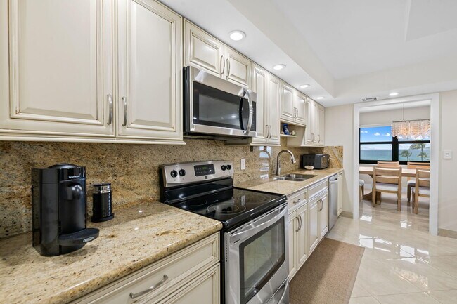 Foto del edificio - 4900 N Ocean Dr
