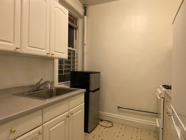 Foto del edificio - Nicely located studio near the Green Line.