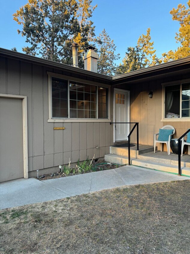 Foto principal - Updated Duplex in SE Bend