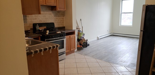 Building Photo - 595 Sutter Ave