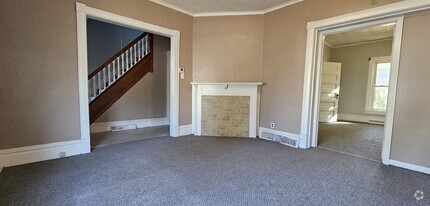 Building Photo - 602 E Ravine Ave