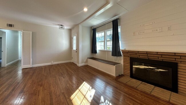 Building Photo - PRICE REDUCTION! Gorgeous 4 Bedroom 4 Bath...