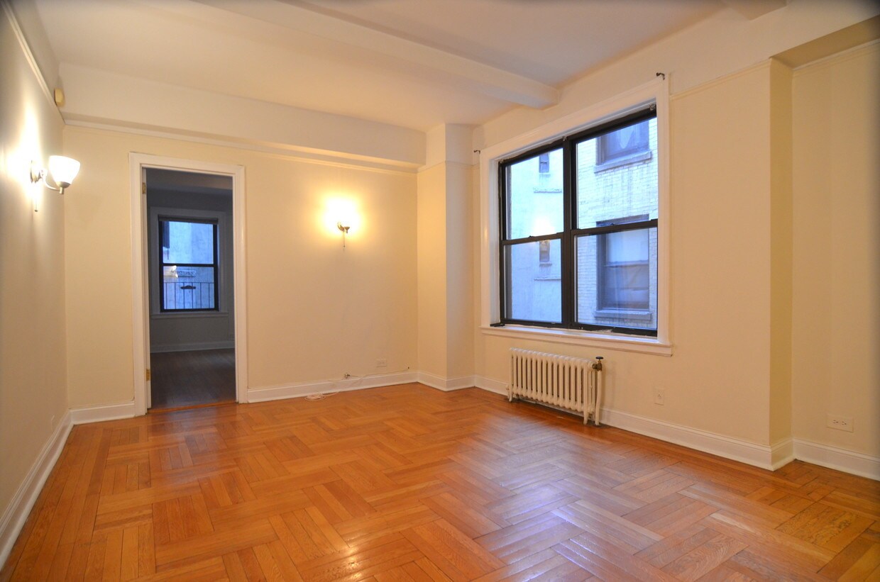 Primary Photo - 205 E 35th St