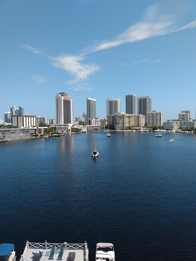 Foto del edificio - 430 Golden Isles Dr