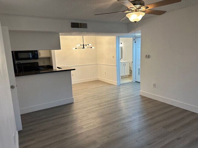 Building Photo - Updated first floor unit