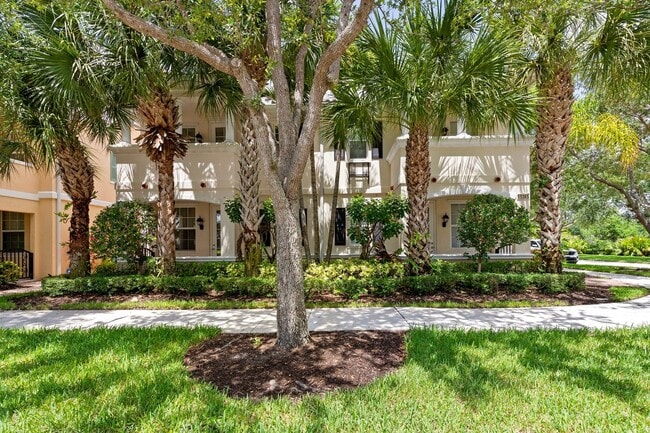 Foto del edificio - Beautiful FURNISHED 3/3 Cayman town home available now!