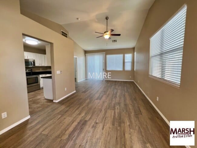 Building Photo - Beautiful 2 bedroom home with community po...
