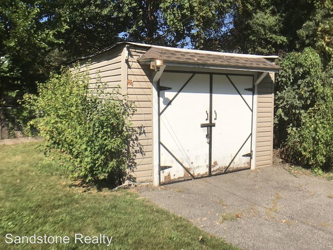 Building Photo - 6015 Hosmer Ave