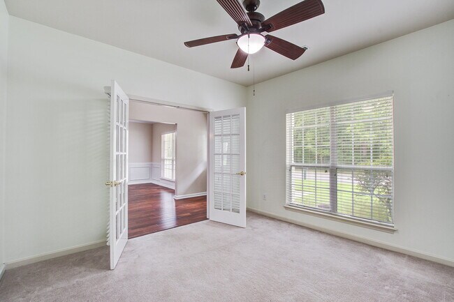 Foto del edificio - 5421 Red Tip Ln