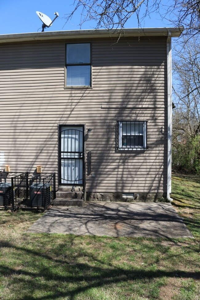 Building Photo - 3727 Willow Creek Rd