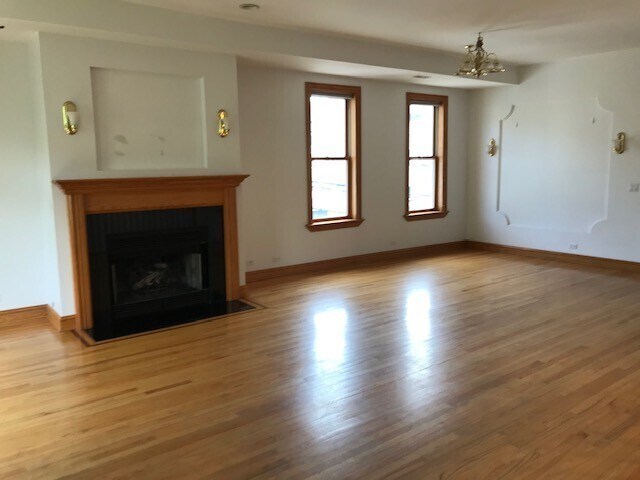 Building Photo - 1415 W Barry Ave