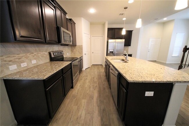 Building Photo - 16013 Hawthorne Heights Trail