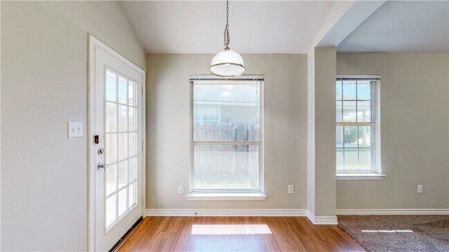 Foto del edificio - 1000 Windmeadows Dr