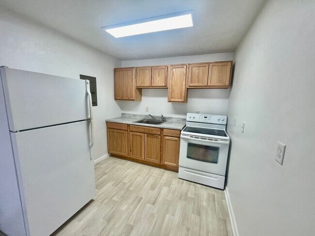 Building Photo - 128 Holt Rd