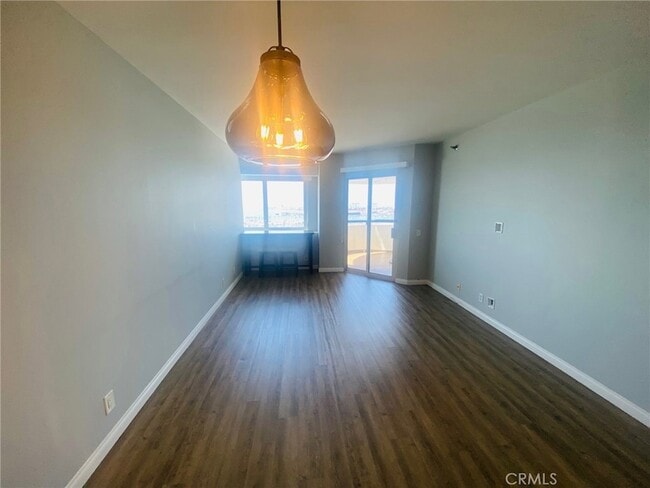 Building Photo - 525 E Seaside Way