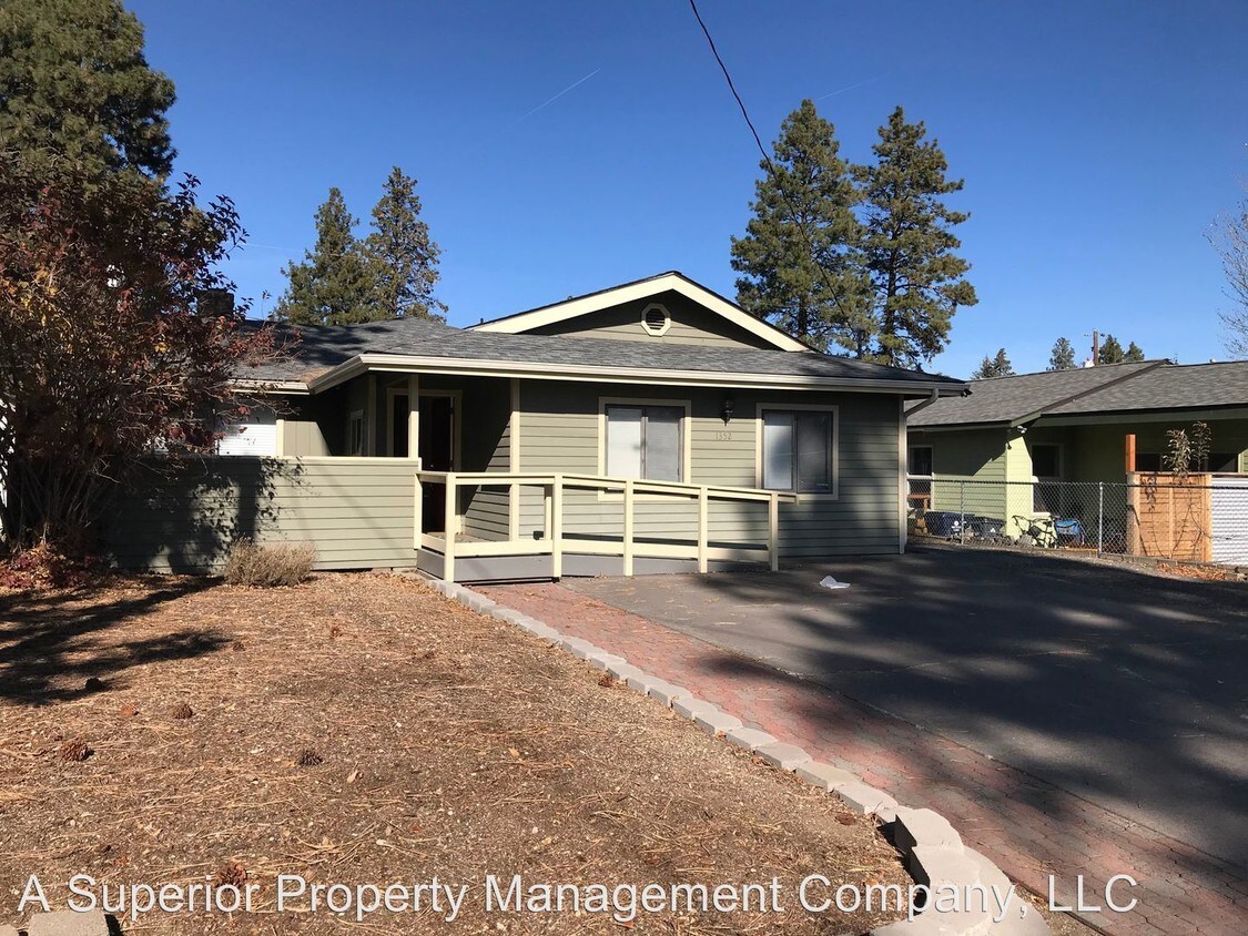 Primary Photo - 6 br, 3 bath House - 1352 NW Albany Ave.